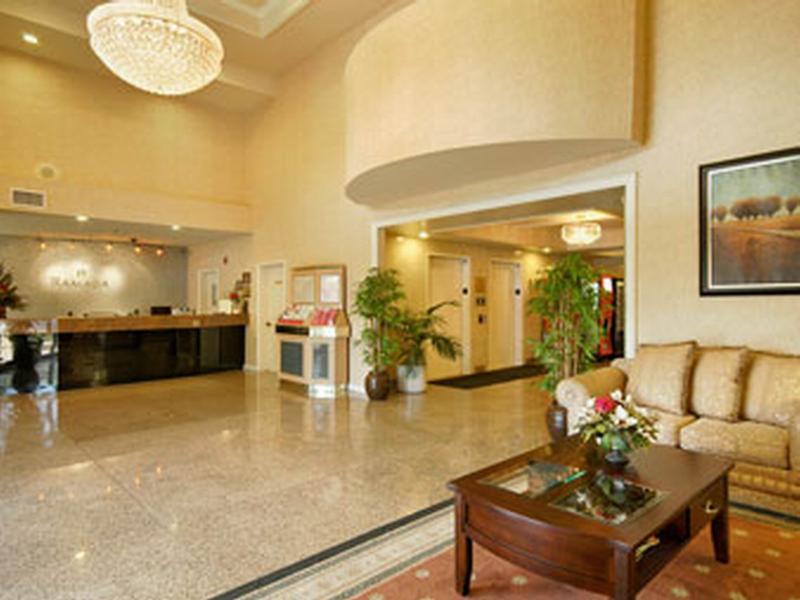 Отель Ramada By Wyndham Бейкерсфилд Экстерьер фото